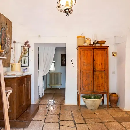 Trulli Autentico Dipinto Villa